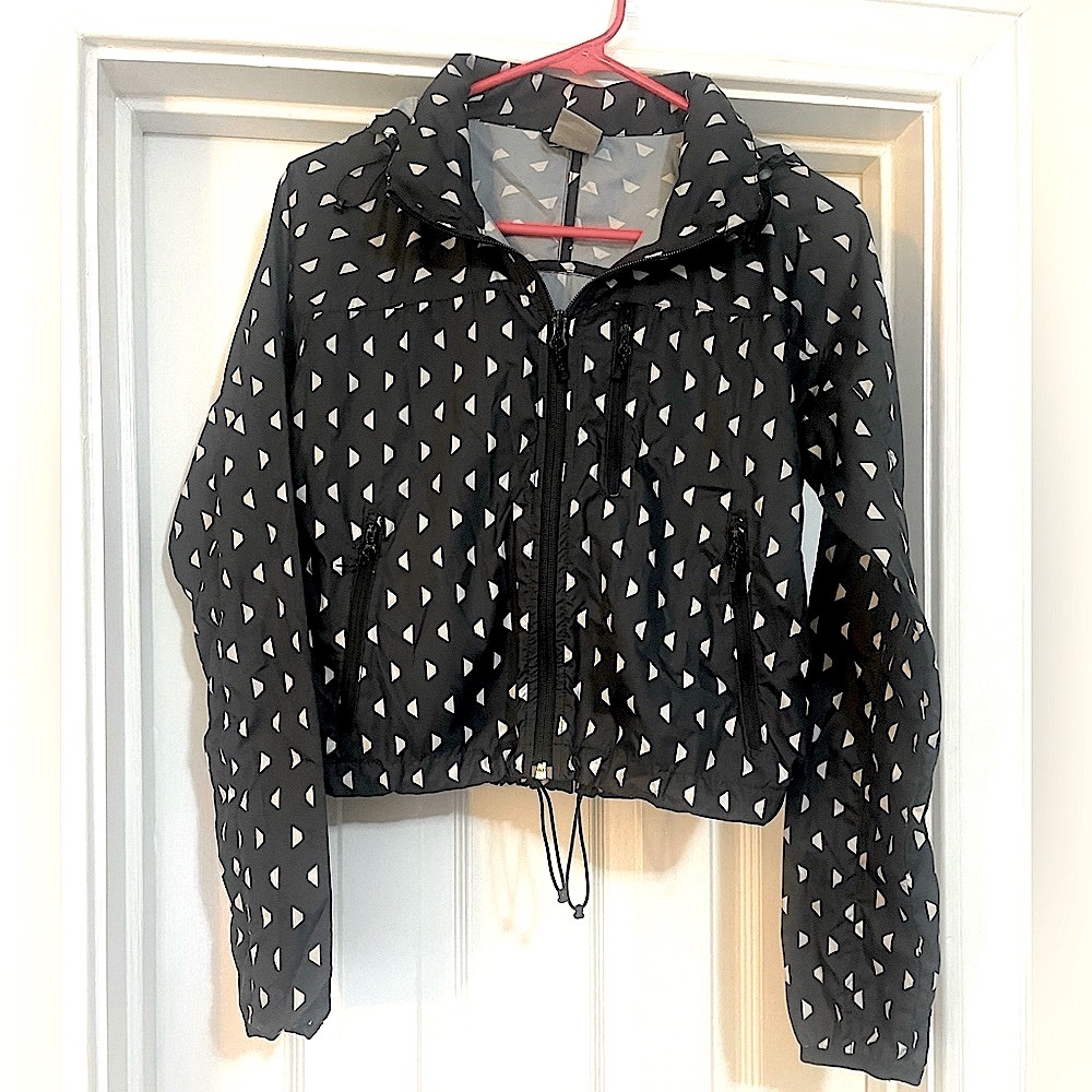 Nike Cropped Raincoat | S | hood can be detached or easily hidden in pocket